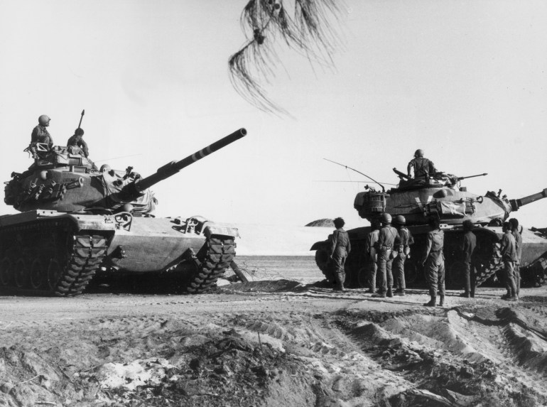 Israel armored tank troops start their return to Israel, from the West side of the Suez Canal