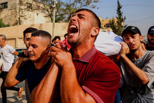 След три седмици наказателно израелско бомбардиране на Газа, Израел все