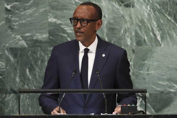 Пол Кагаме управлява Руанда от 23 години Малката държава без излаз