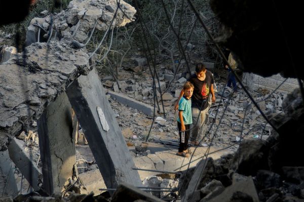 Палестинците са бомбардирани от Израел Стотици убити и хиляди ранени Газа
