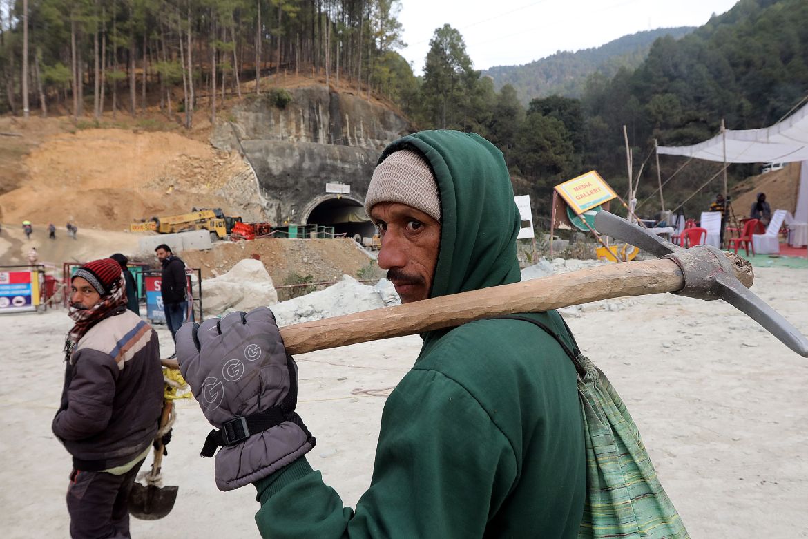 A worker arrives at the site of the Silkyara tunnel that collapsed while being under construction, to join in rescue operations, in Uttarkashi, India, 27 November 2023. Rescue and relief operations