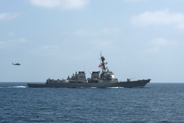 Военноморските сили на САЩ осуетиха залавянето на свързан с Израел товарен кораб