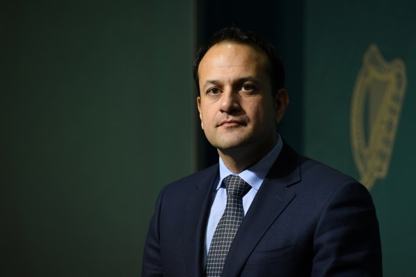 Премиерът на Ирландия Лео Варадкар обявява оставка