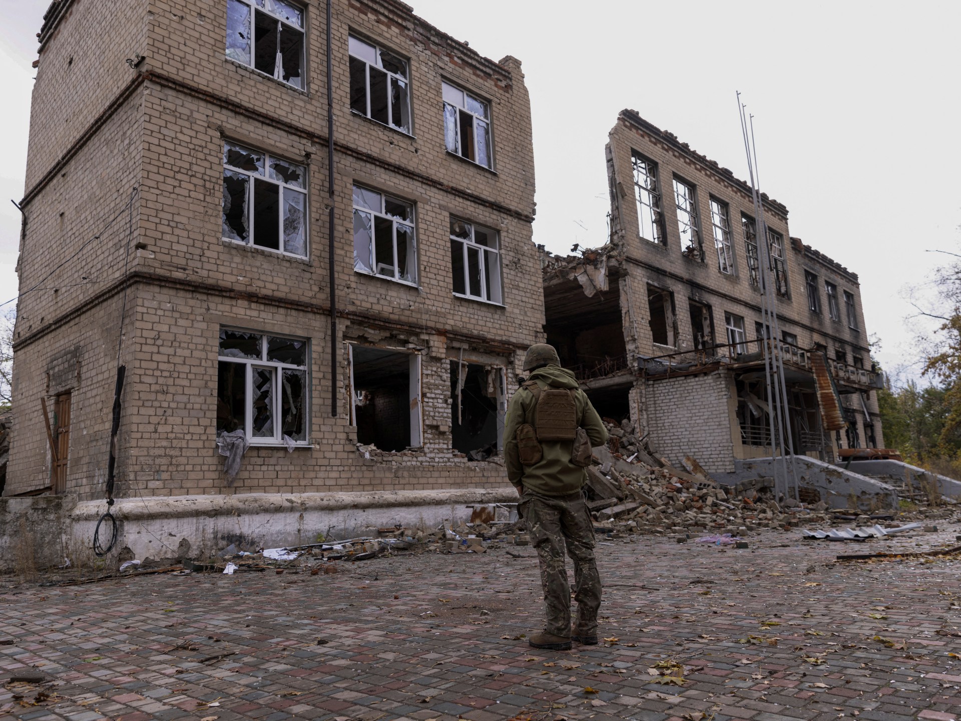 Fighting rages on Ukraine front line as Russia goes on the offensive