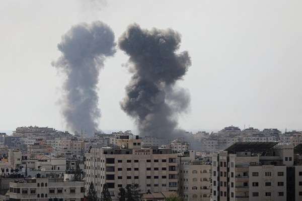 Израелската армия обяви че нейните сили са обкръжили главния град