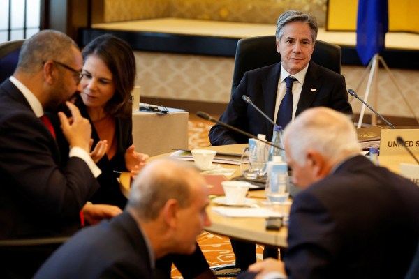 Върхови дипломати от Групата на седемте (G7) призоваха за хуманитарни