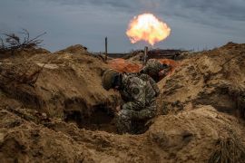 Ukrainian service members from a first presidential brigade Bureviy (Hurricane) of the National Guard of Ukraine fire a mortar during an exercise, amid Russia's attack on Ukraine, in Kyiv region, Ukraine November 8, 2023. REUTERS/Vladyslav Musiienko