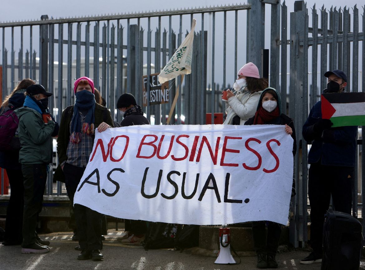 Protestors and trade unionists blockade BAE Systems Rochester