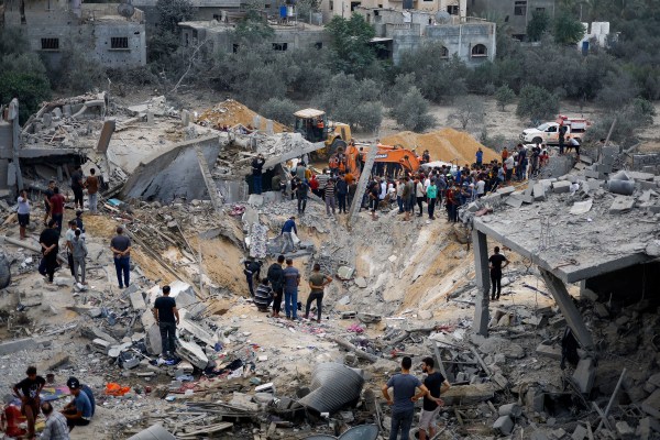 Израелските въздушни удари в Газа убиха повече от дузина души