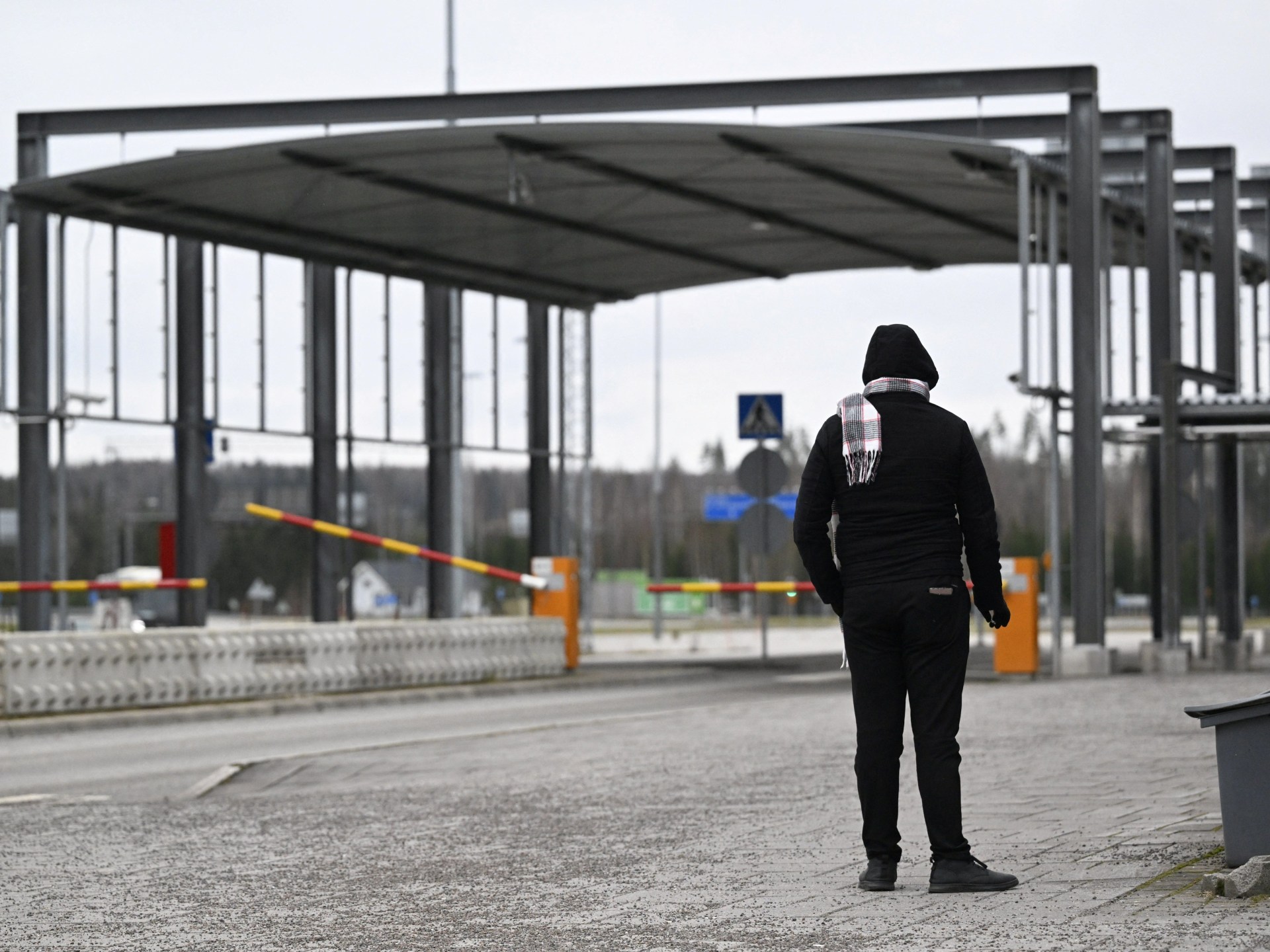 Finlandia cierra los pasos fronterizos con Rusia para disuadir a los solicitantes de asilo  noticias de inmigración
