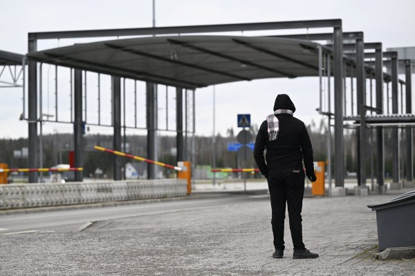 Финландия казва, че ще затвори четири от осемте си гранични