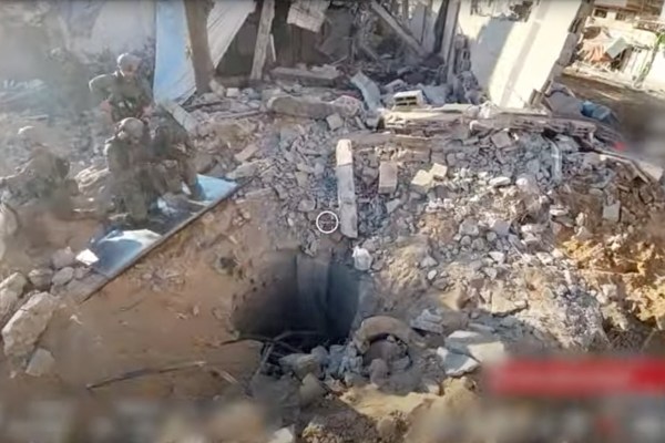 Израелската армия твърди че е открила тунелна шахта под обсадената
