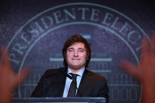 Аржентинският Милей обещава да прокара икономически реформи със или без парламент