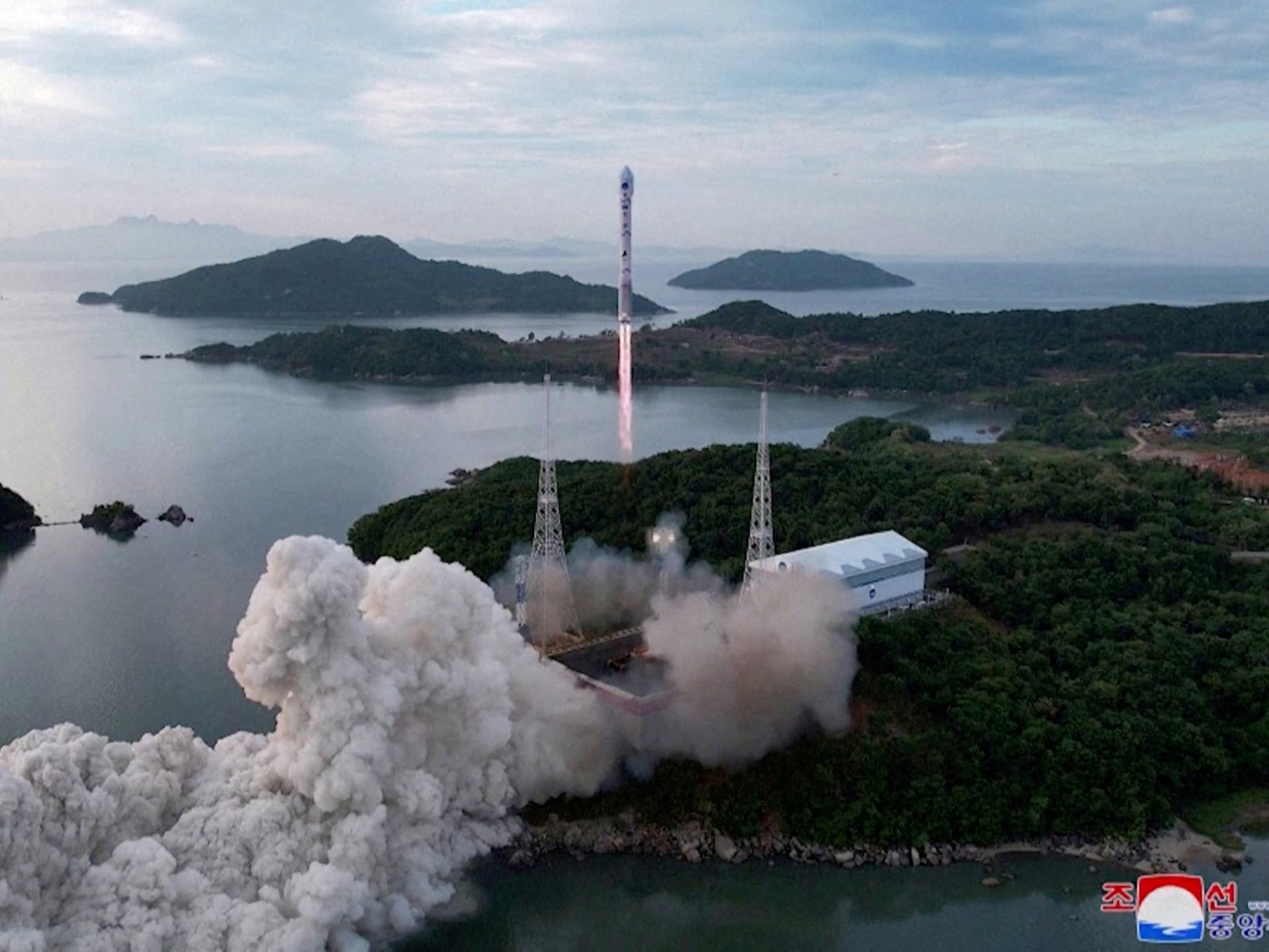 La Corea del Nord afferma che il lancio del “satellite spia” ha avuto successo  Notizia