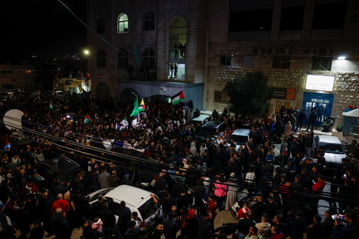 People gather as released Palestinian prisoners leave the Israeli military prison, Ofer, after hostages-prisoners swap deal between Hamas and Israel near Ramallah in the Israeli-occupied West Bank November 24