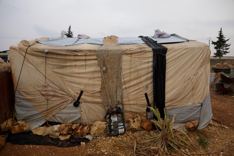 Uma tenda familiar no acampamento Kafr Yahmul