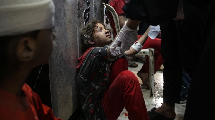A young injured girl awaits treatment at the emergency ward of the Al-Shifa hospital following an Israeli strike, in Gaza City on November 5, 2023. [Bashar TALEB / AFP)