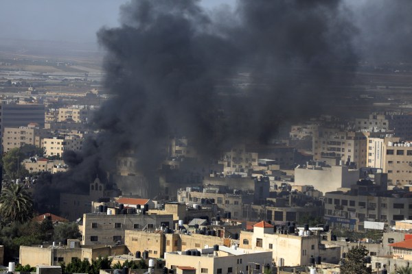 Най малко 10 палестинци са били убити и 20 други ранени