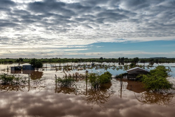 Дни след като наводненията погълнаха дома й в източна Кения