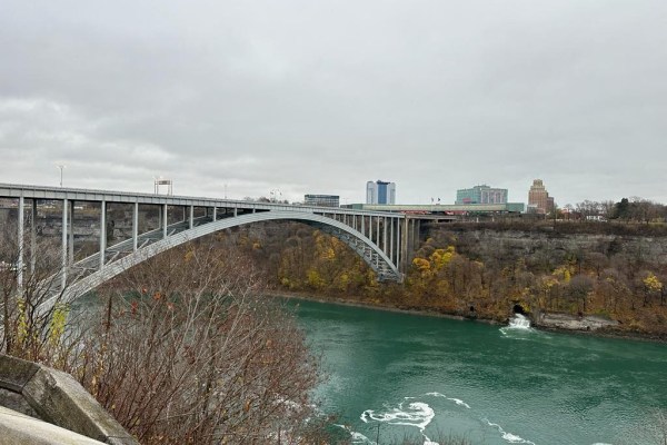 Мостът на дъгата: Жертвите при катастрофата на границата между САЩ и Канада бяха двойка от Ню Йорк
