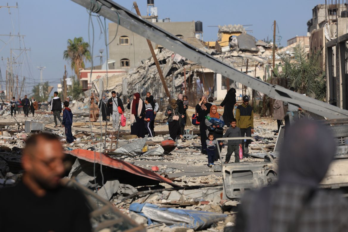 Palestinians inspect the damage to their homes in the Khezaa district on the eastern outskirts of Khan Yunis in the southern Gaza Strip on November 24