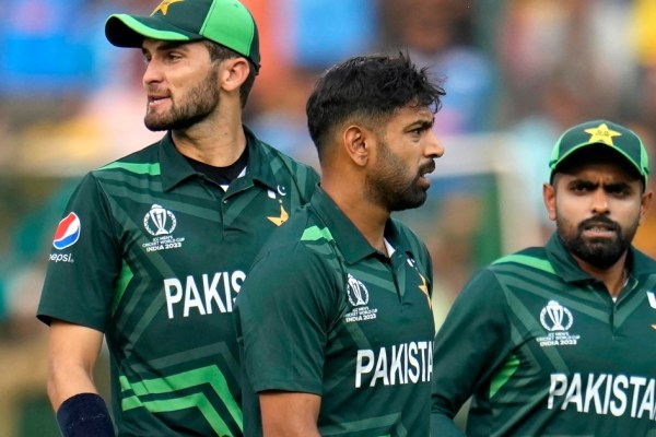 На пакистанските играчи по крикет беше казано да „дадат приоритет на страната“ след лошото Световно първенство
