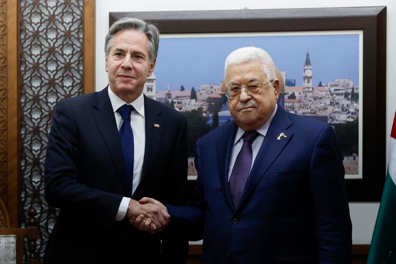 O secretário de Estado dos EUA, Antony Blinken, reúne-se com o presidente palestino, Mahmoud Abbas, em meio ao conflito em curso entre Israel e o grupo islâmico palestino Hamas, na Muqata em Ramallah, na Cisjordânia ocupada por Israel