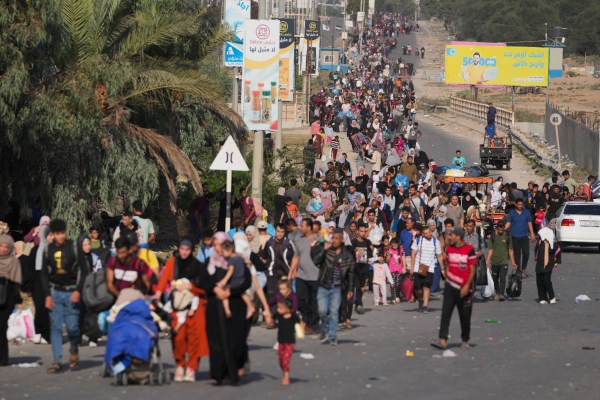 Тхиляди палестинци в сряда излязоха пеша от северната част на
