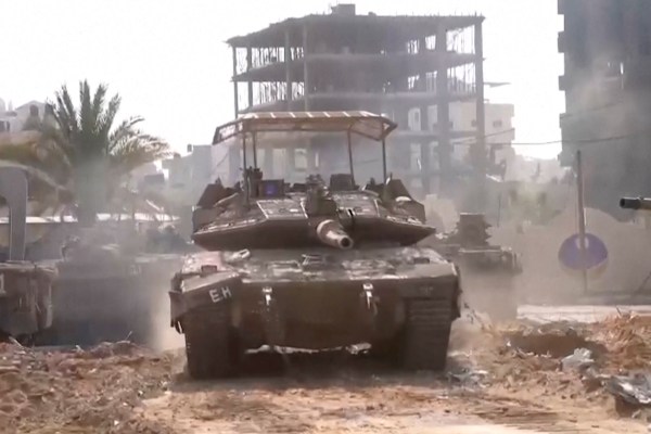 Израелски танкове обкръжиха индонезийската болница в северната част на Газа