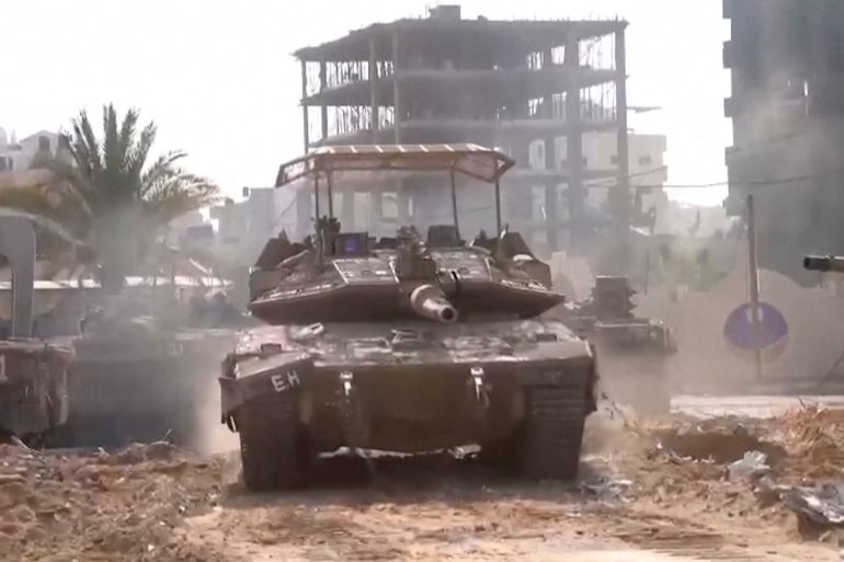 I carri armati israeliani assediano l’ospedale indonesiano di Gaza