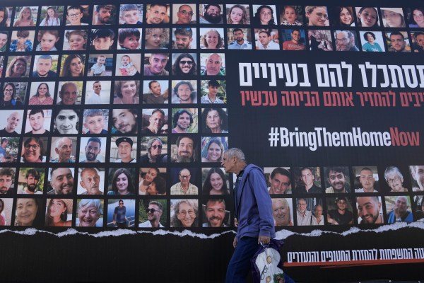 Хамас освобождава 25 пленници на фона на примирието в Израел: Ето какво трябва да знаете