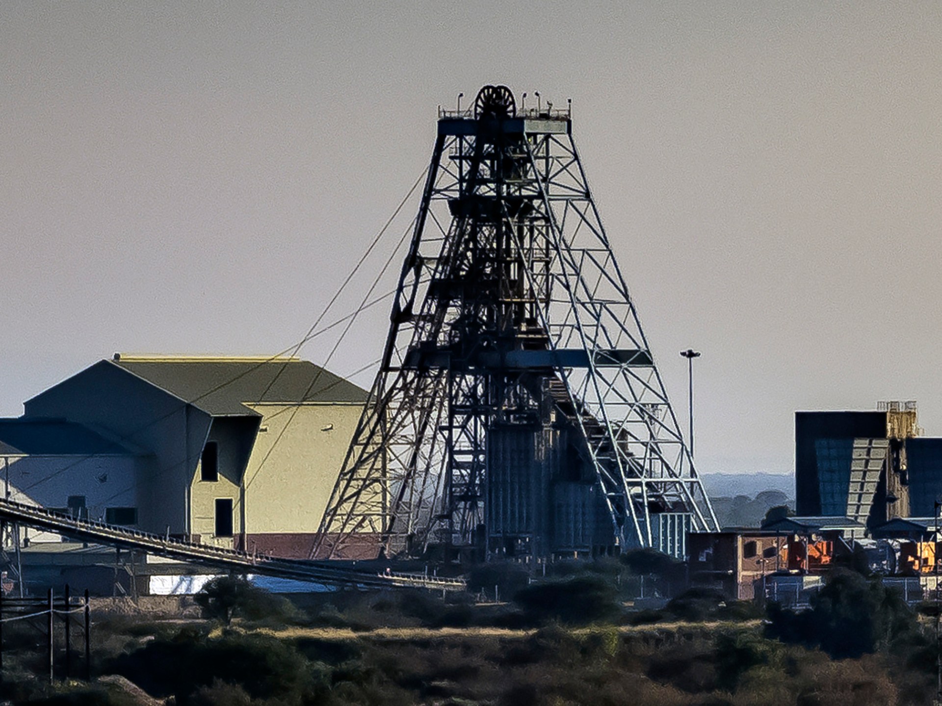 11 persone sono morte in un incidente in una miniera di platino in Sud Africa  Notizia