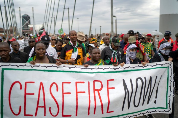 Южноафриканците настояват за постоянно прекратяване на огъня в Газа по време на пропалестинския марш