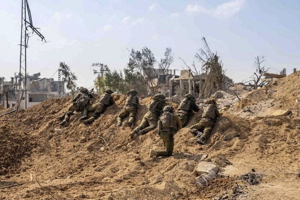 Израелската армия твърди че е обкръжила град Газа и е