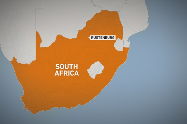 Единадесет работници в южноафриканска платинена мина бяха убити, а други