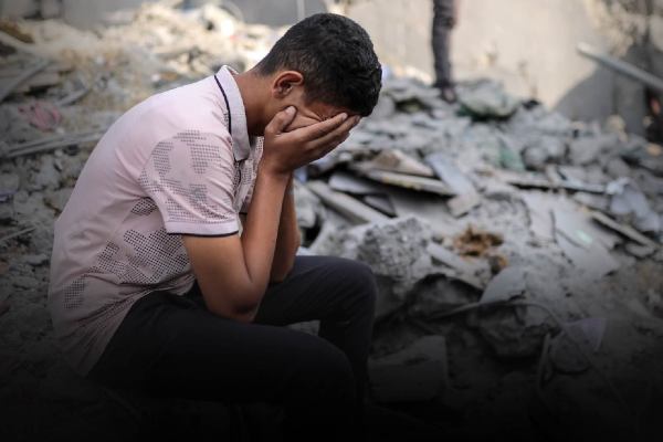Докато израелските бомбардировки и обсада на Газа продължават тя продължава