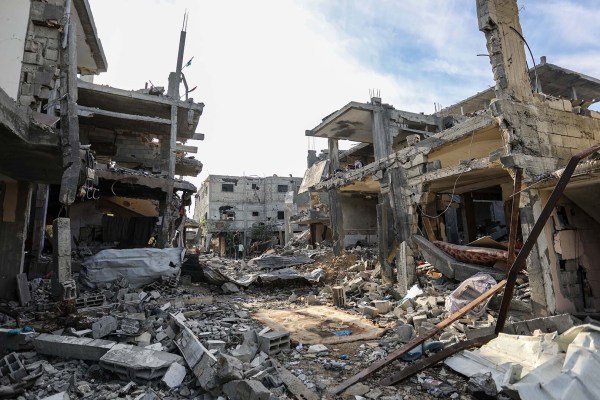 Непрестанното бомбардиране на Газа от Израел уби и рани десетки