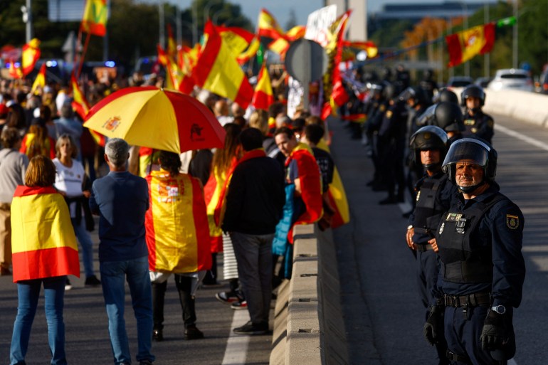 Grandes protestas contra el acuerdo de amnistía catalán en Madrid tras la juramentación del presidente del Gobierno |  noticias politicas