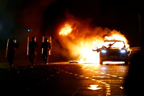 Насилствени протести избухнаха в столицата на Ирландия Дъблин след като