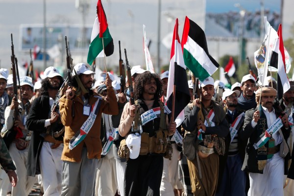 Присъединените към Иран хуси предупреждават Израел и САЩ да не атакуват Йемен