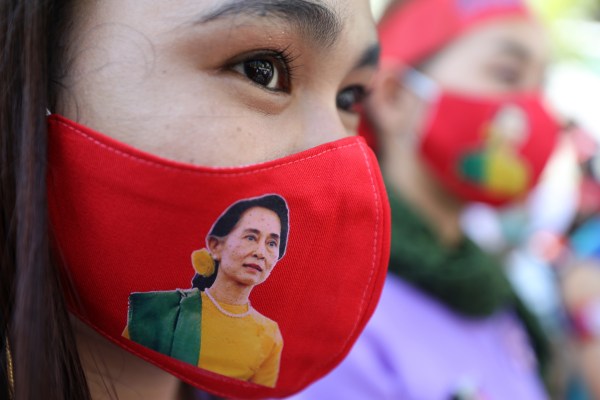 От задълбочаващия се конфликт в Мианмар в резултат на преврата