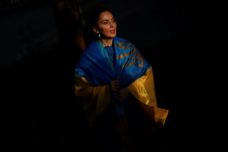 A Ukrainian citizen stands wrapped in her national flag as they gather in solidarity with their compatriots after Russia's invasion of Ukraine, at Lodhi Garden in New Delhi, India, April 1, 2022. REUTERS/Adnan Abidi