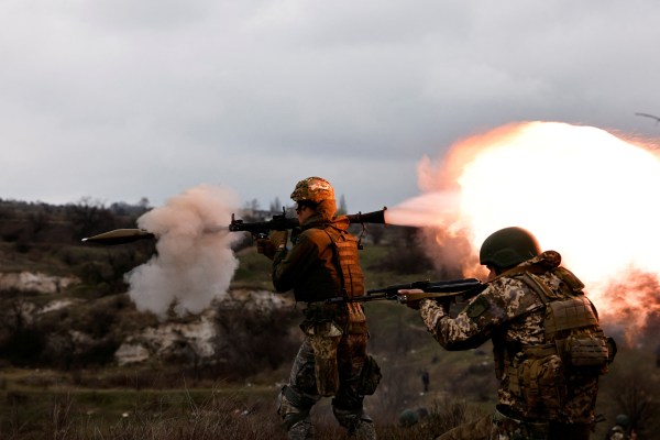 Допълнителната военна помощ на САЩ за Украйна ще бъде „фиаско“, казва Кремъл