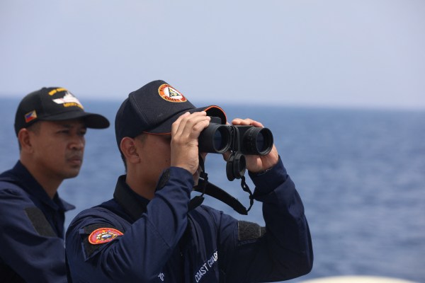 Повече от 135 китайски кораба са застигнали риф край бреговете