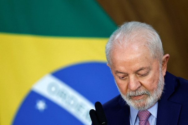 Докато Бразилия поема председателството на Г 20 на 1 декември от