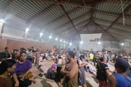 People gather at an evacuation centre in the aftermath of an earthquake in Hinatuan, Surigao del Sur province, Philippines [Hinatuan LGU/Handout via Reuters]