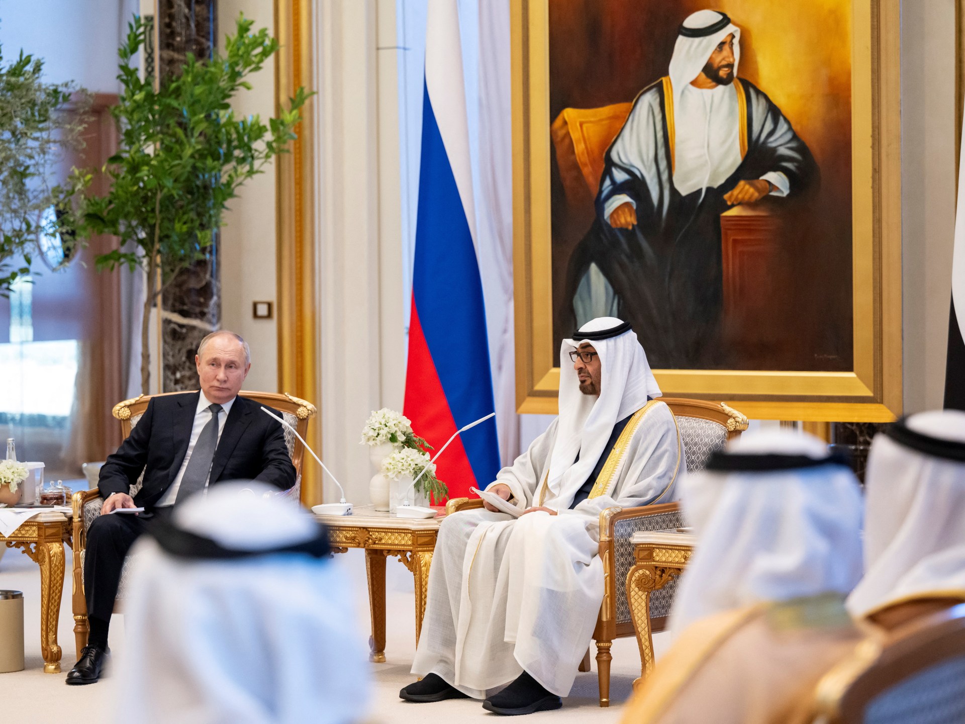 푸틴 대통령, UAE와 사우디아라비아 지도자들을 만나기 위해 드물게 중동을 방문합니다.  블라디미르 푸틴 뉴스