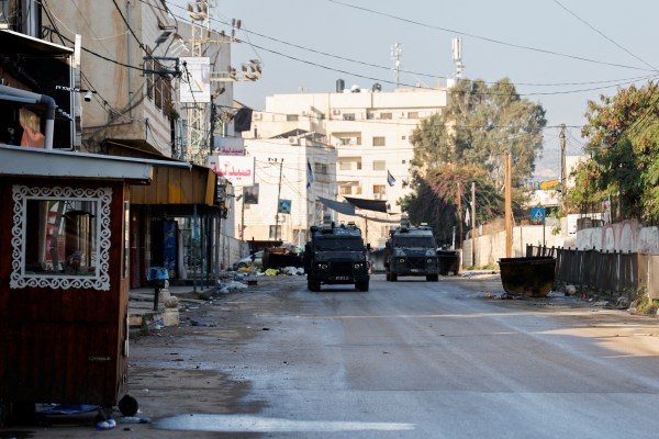 Израелските сили извършиха смъртоносни нападения в окупирания Западен бряг докато
