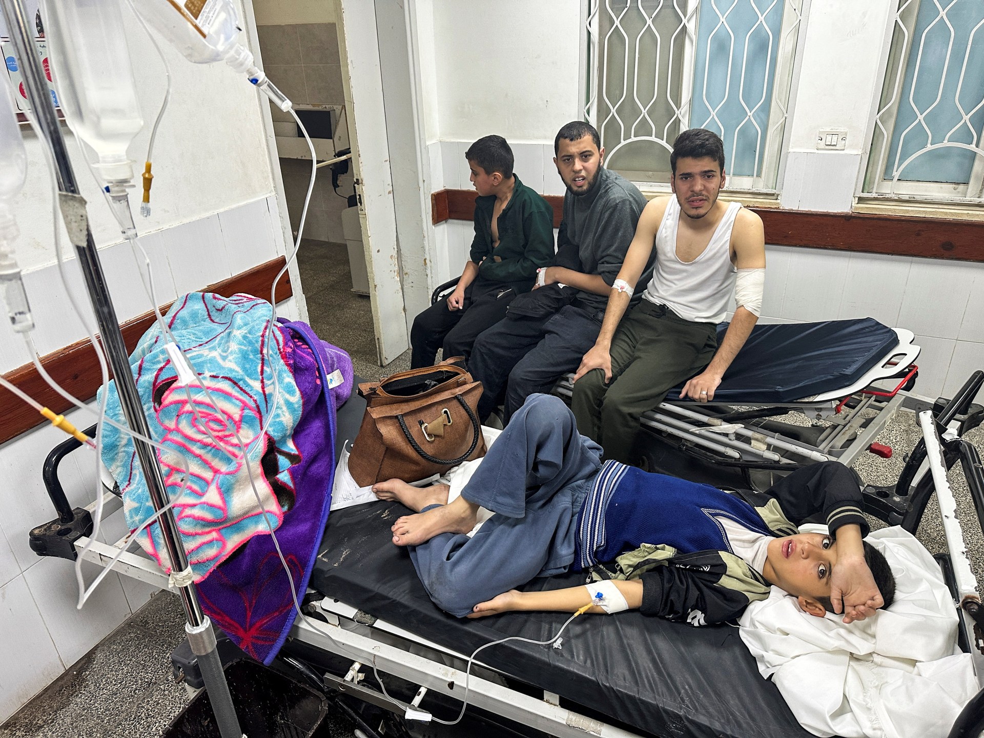 Diseases spread in Gaza amid health system collapse, Israeli strikes | Israel-Palestine conflict News