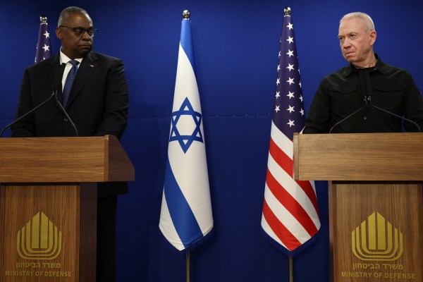 Остин казва, че подкрепата на САЩ за Израел е непоклатима, докато призивите за прекратяване на огъня в Газа нарастват